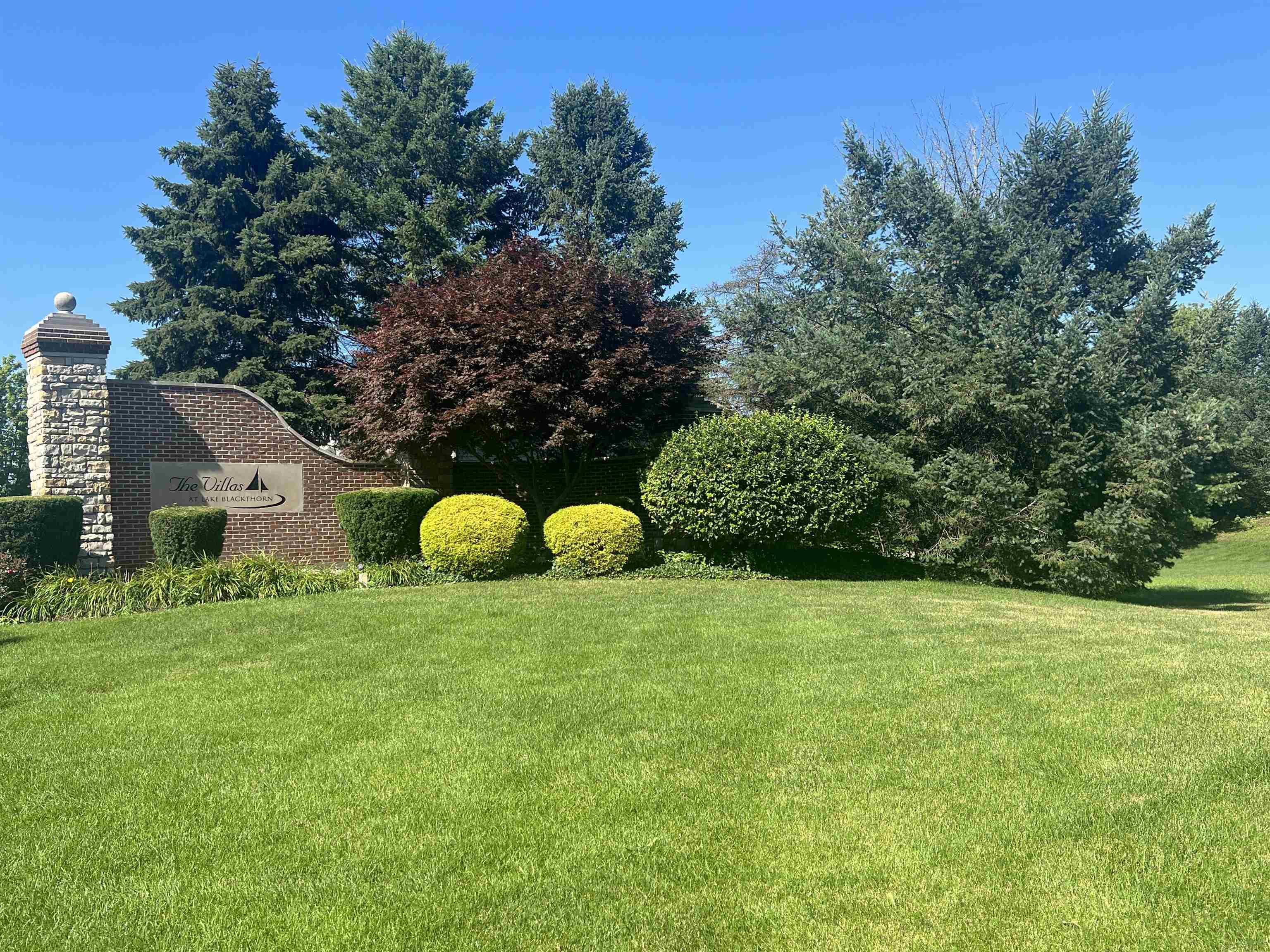 4528 Lake Blackthorn Drive South Bend IN 46628